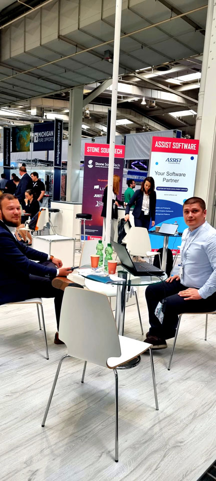 Celula robotica avansata INDUSTRY 4.0 la Hannover Messe 2022 cu participarea firmei Asti Automation